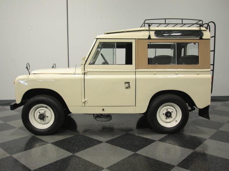 1968 Land Rover Defender offroad