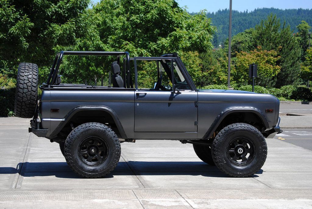 Fuel injected 1971 Ford Bronco SUV offroad