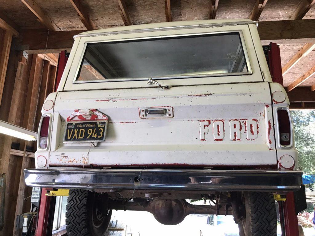 Little rust 1968 Ford Bronco Sport offroad