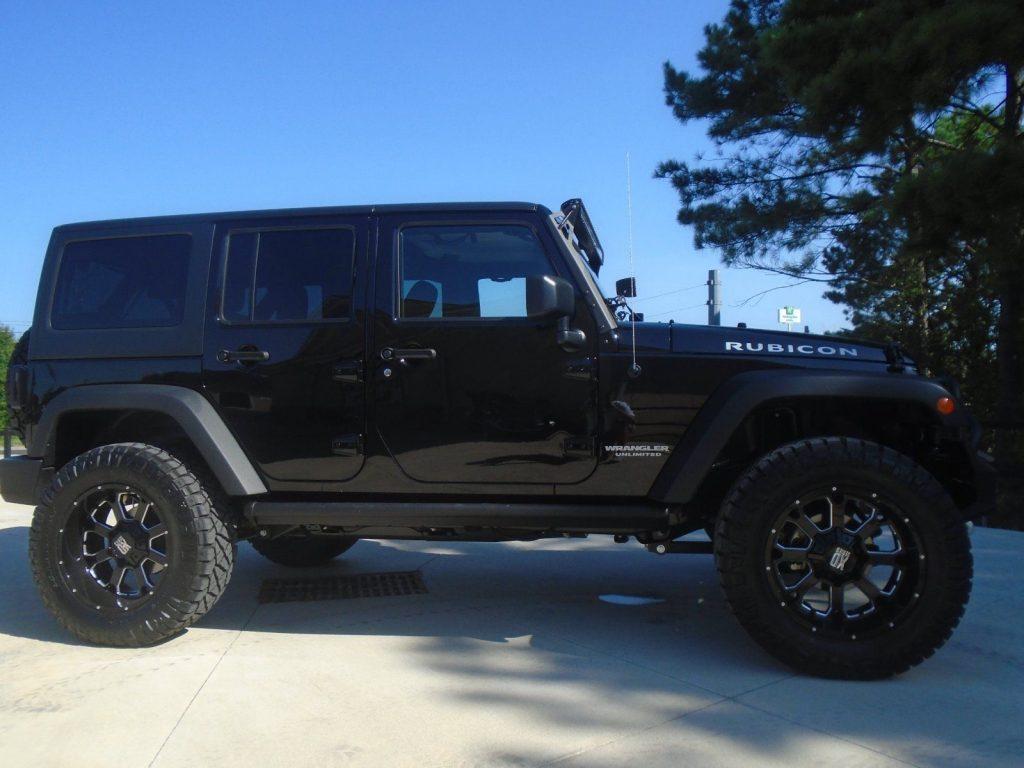 Low miles 2016 Jeep Wrangler Unlimited RUBICON offroad