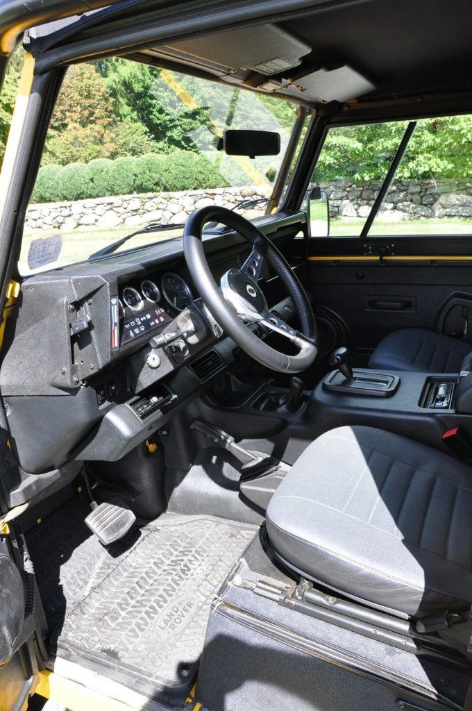 mint condition 1997 Land Rover Defender offroad