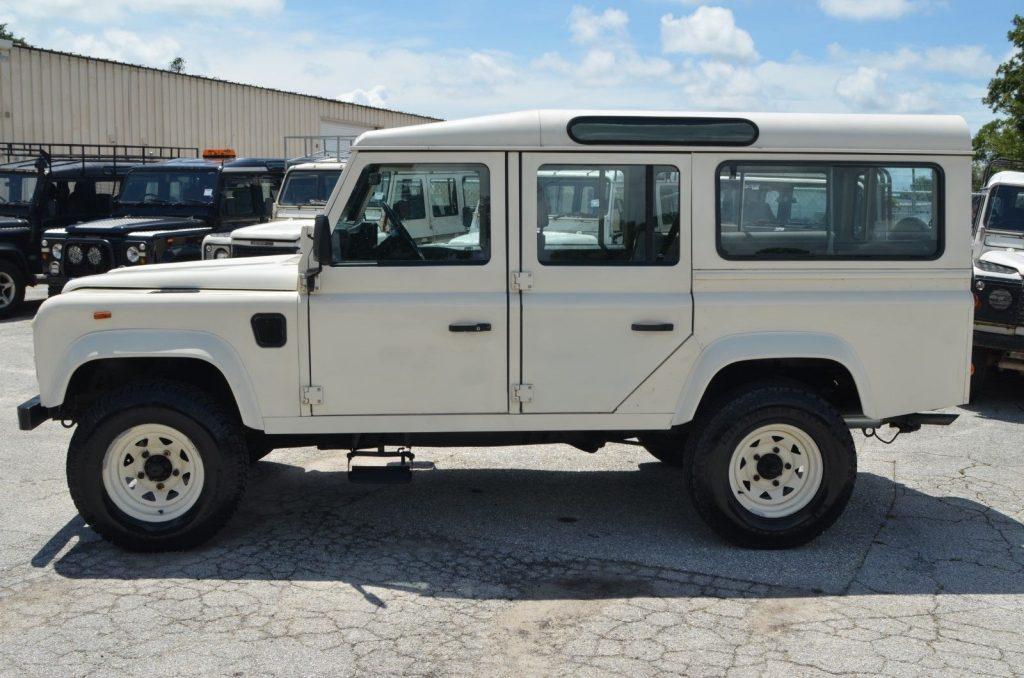 exceptional condition 1990 Land Rover Defender County Station Wagon offroad