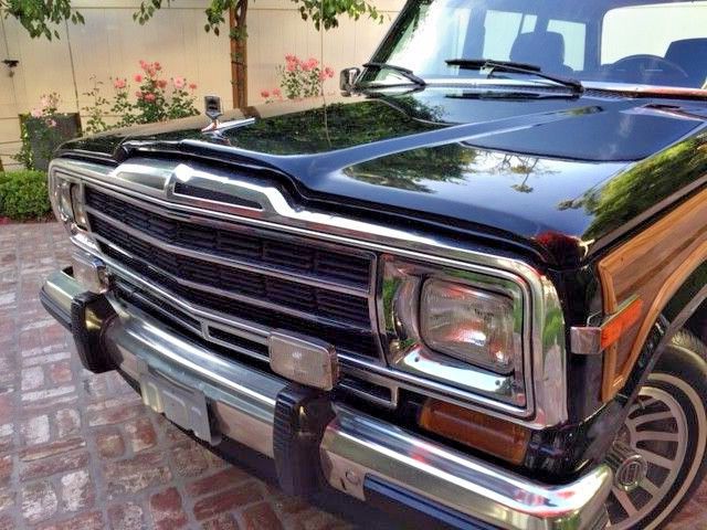 Beautiful Condition 1989 Jeep Grand Wagoneer offroad