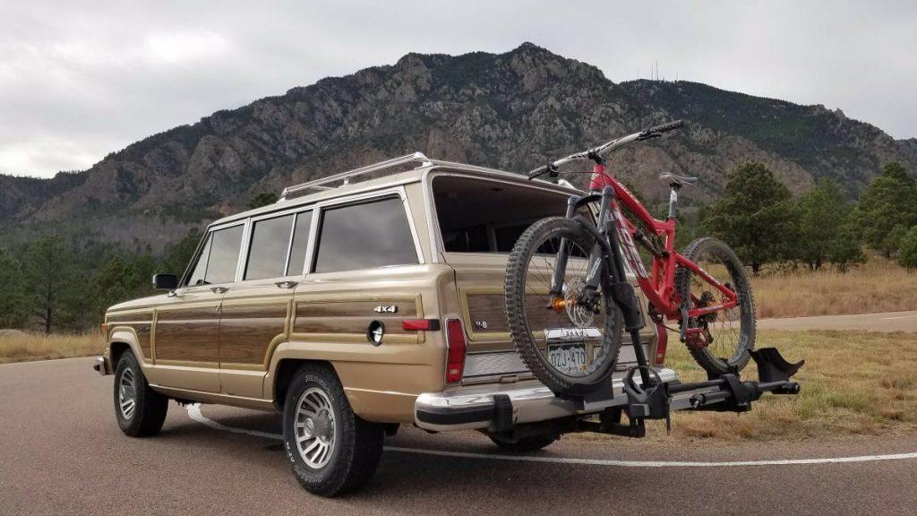 everything powered 1990 Jeep Grand Wagoneer offroad