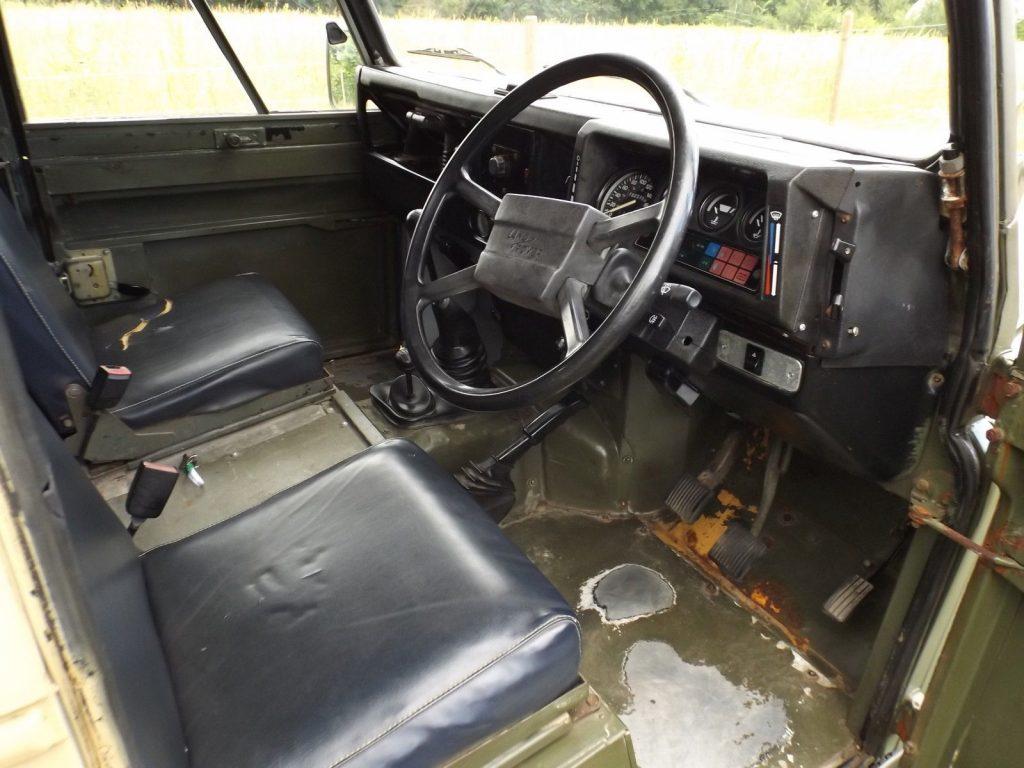no issues 1980 Land Rover Defender offroad