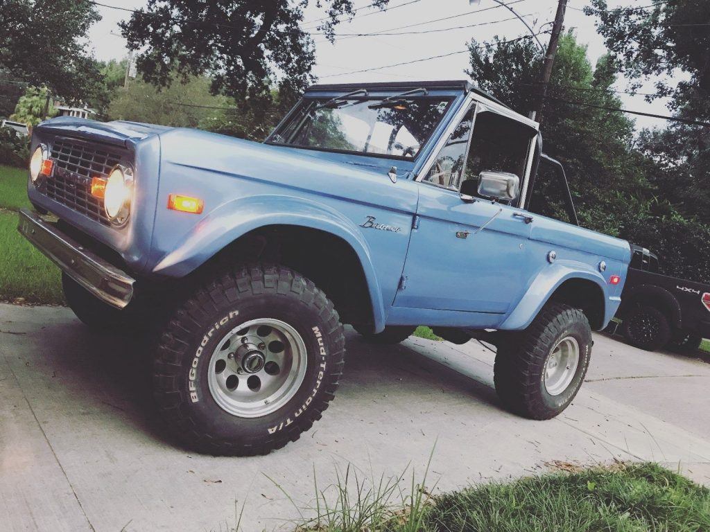 modified 1976 Ford Bronco Custom offroad