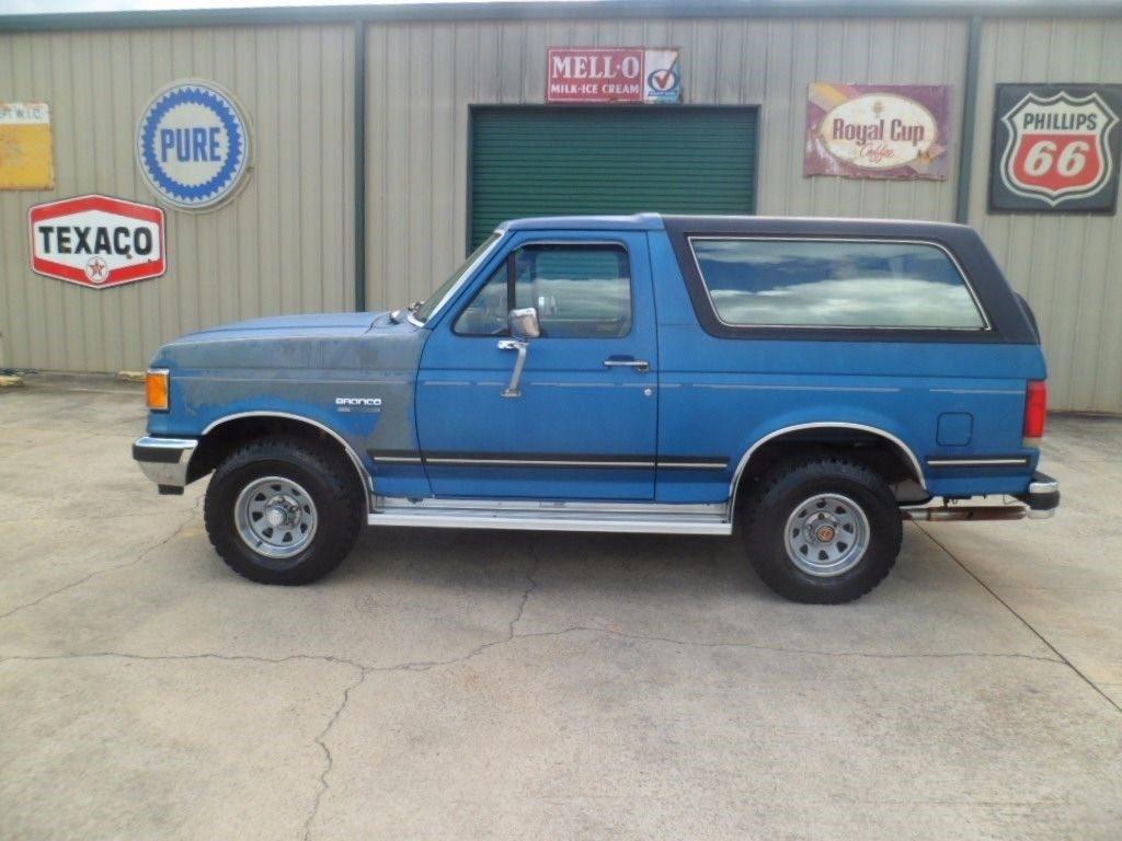 very solid 1990 Ford Bronco XLT 4X4