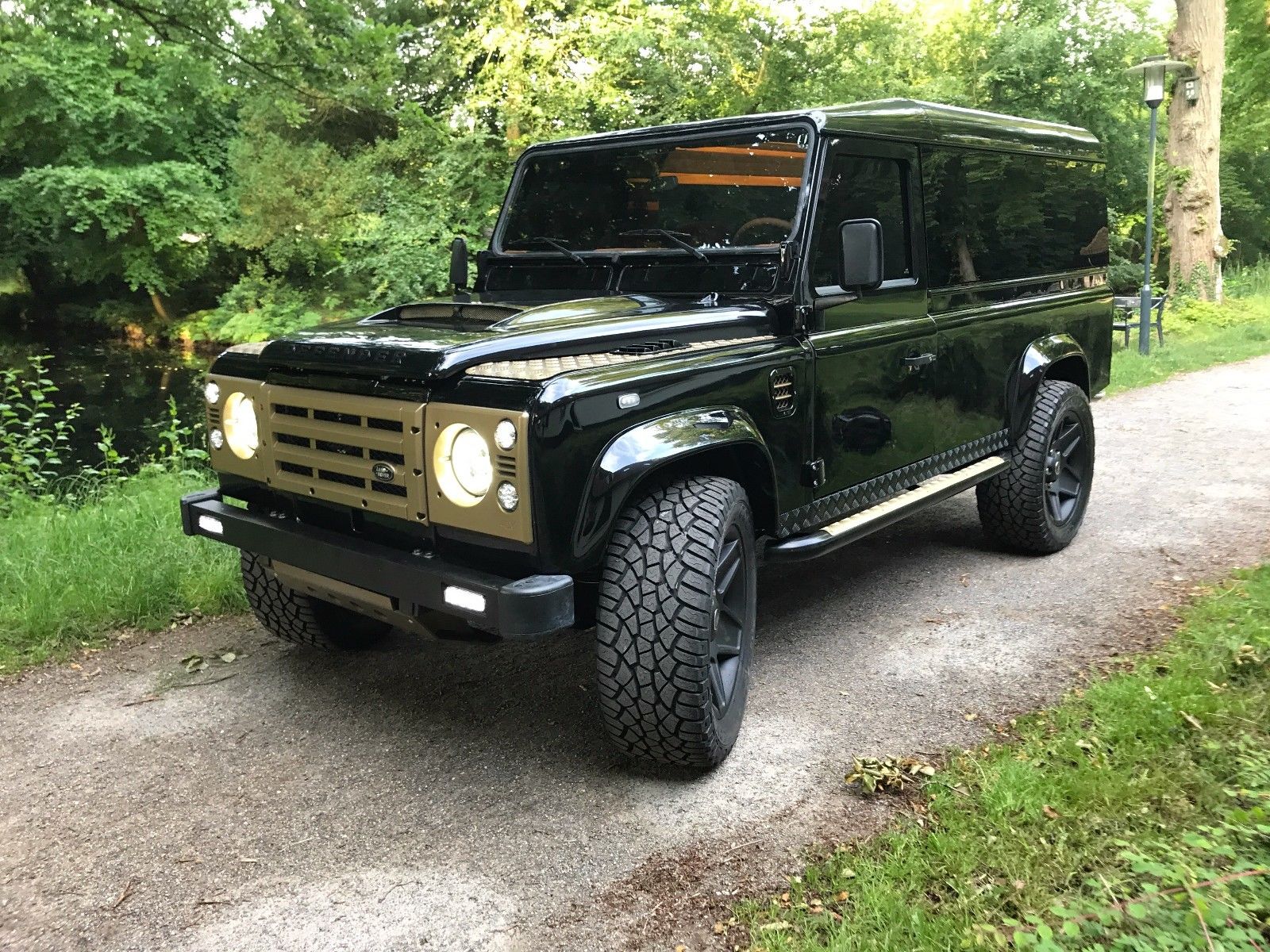 completely restored 1991 Land Rover Defender offroad @ Offroads for sale