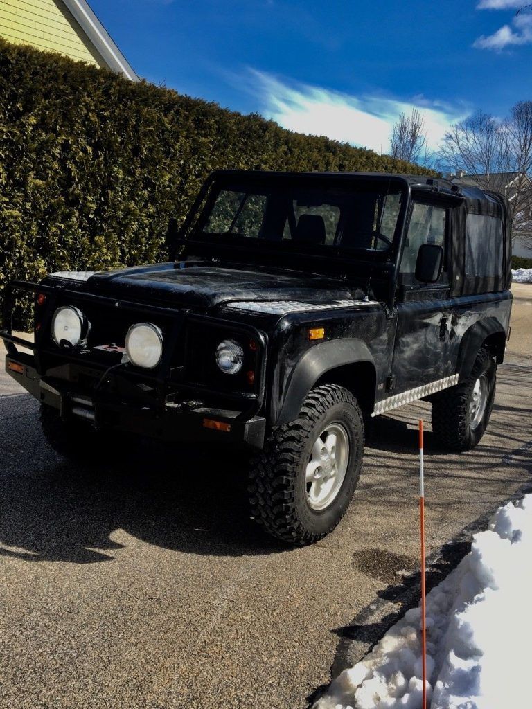 great driving 1994 Land Rover Defender offroad