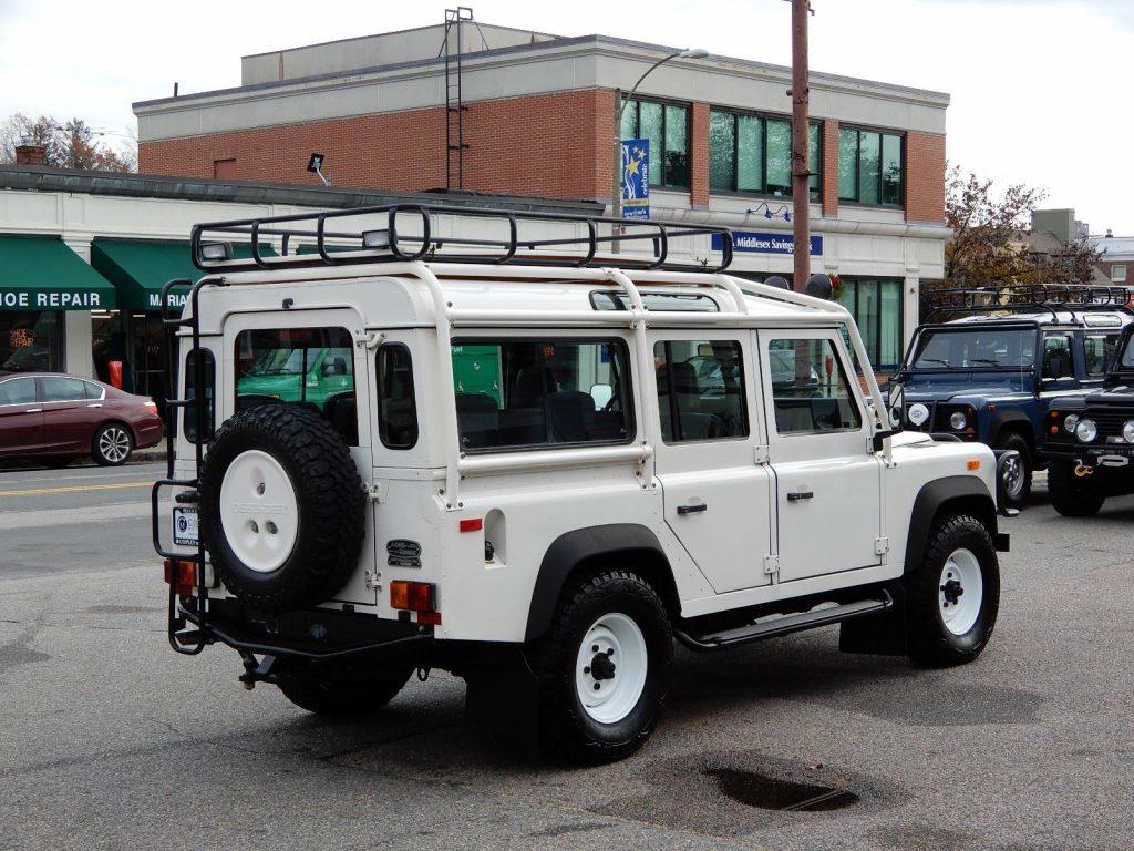 very nice 1993 Land Rover Defender offroad