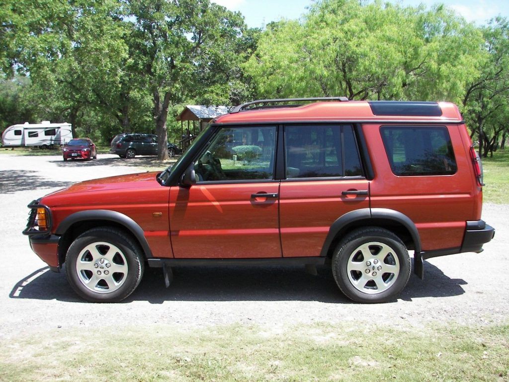 rare color 2000 Land Rover Discovery SE7 offroad
