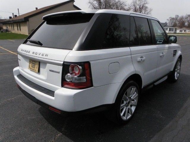 clean 2013 Land Rover Range Rover Sport HSE offroad