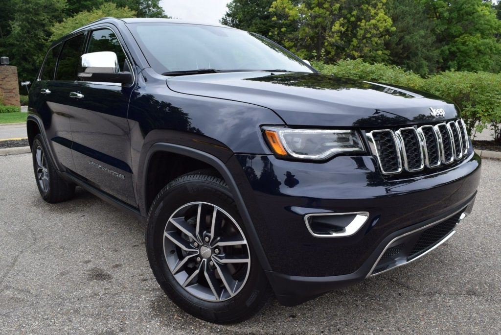 heavily optioned 2017 Jeep Grand Cherokee offroad