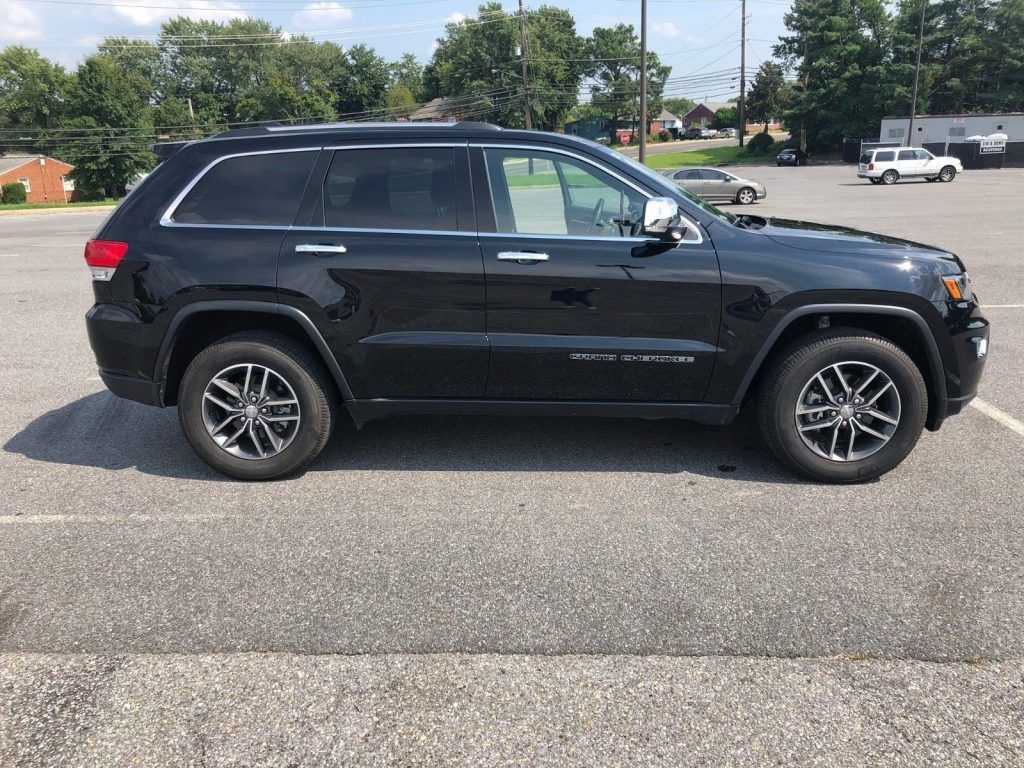 loaded 2017 Jeep Grand Cherokee Limited offroad