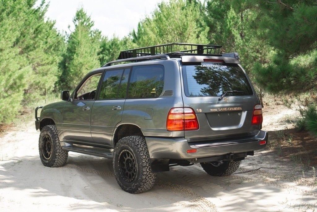 fresly built 2000 Toyota Land Cruiser offroad