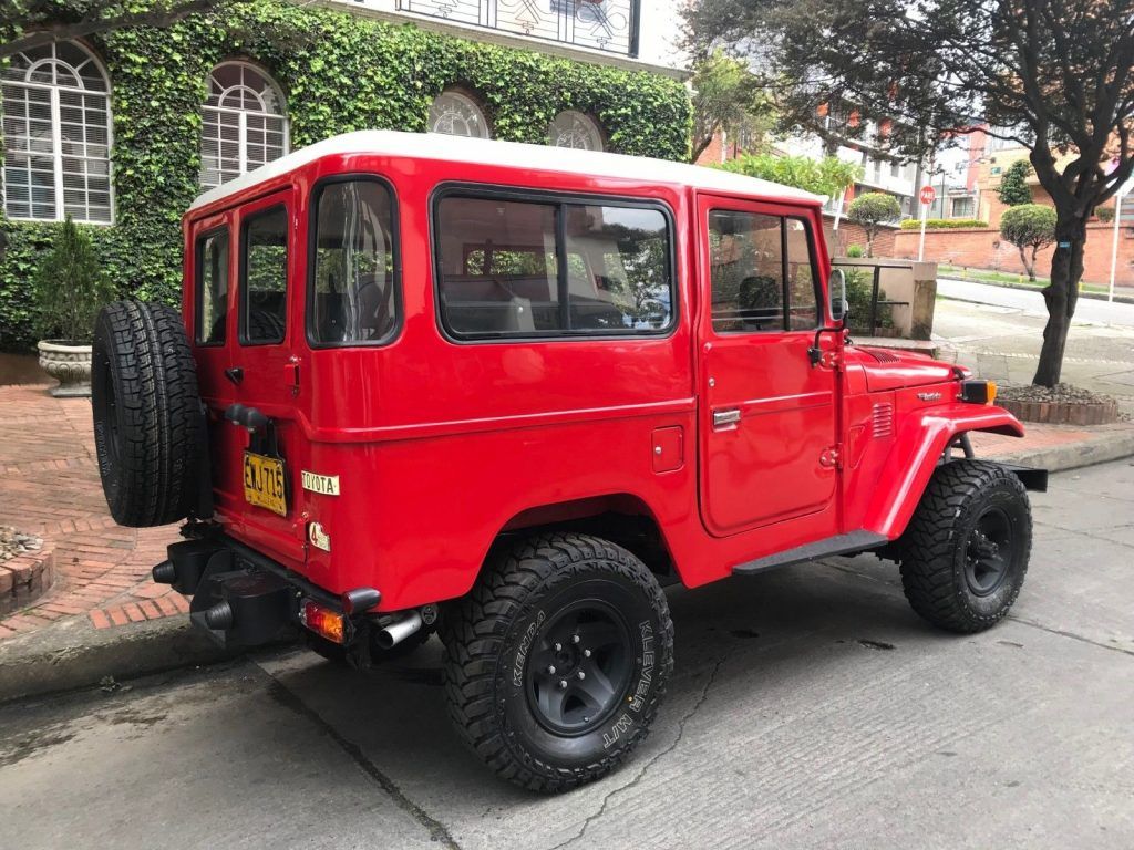 Fully Restored 1974 Toyota Land Cruiser offroad