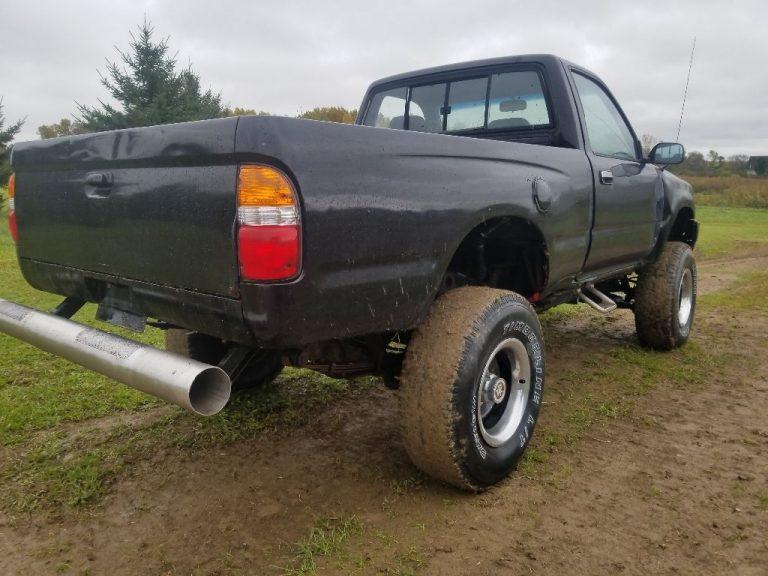 non running 1990 Toyota Pickup offroad for sale