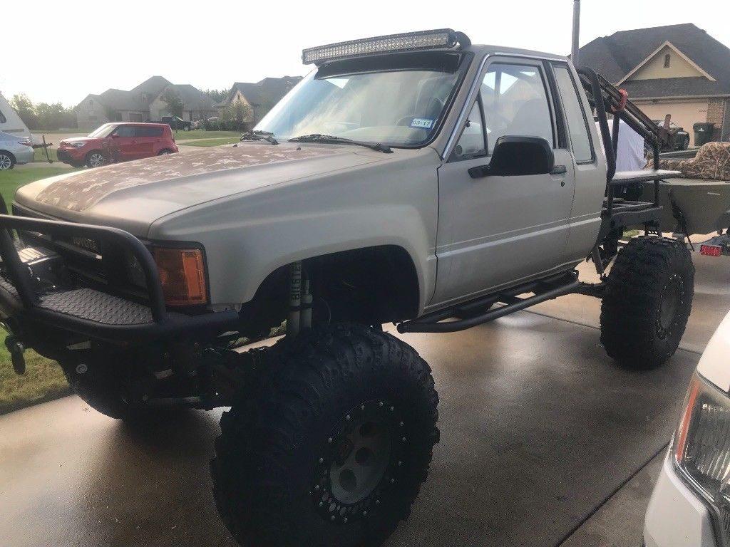 well modified 1985 Toyota SR5 offroad
