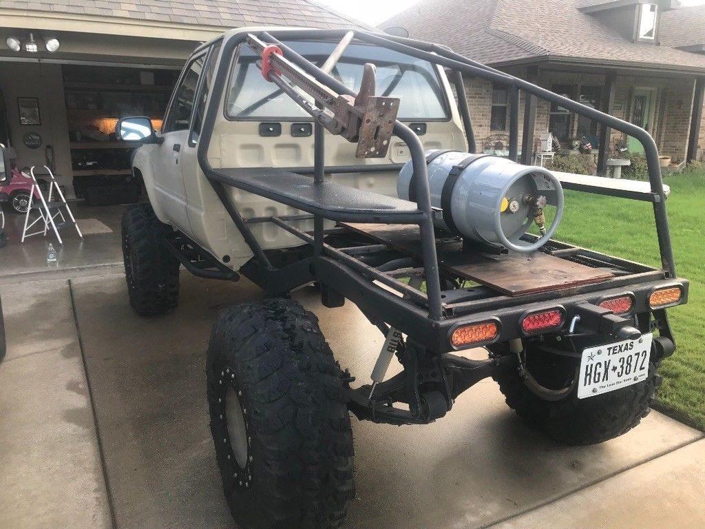 well modified 1985 Toyota SR5 offroad