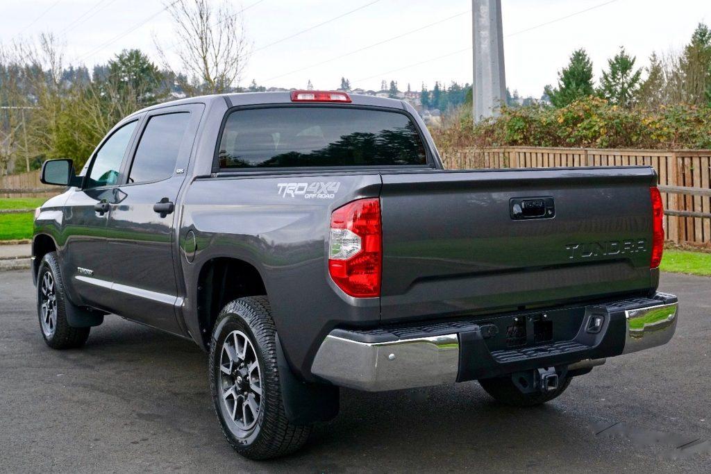 loaded with options 2014 Toyota Tundra SR5 offroad