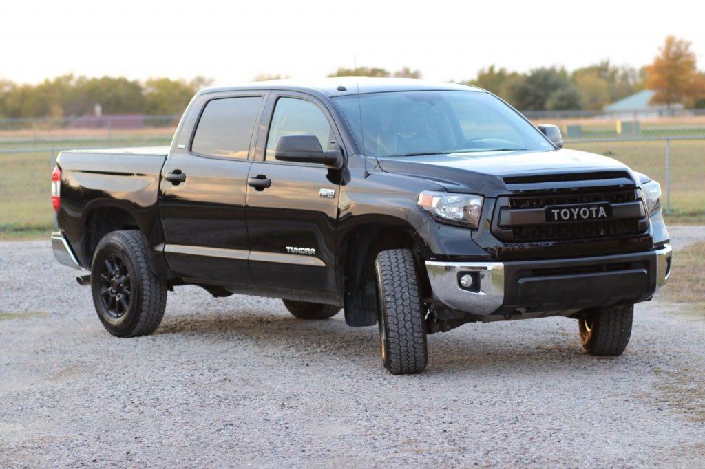 low miles 2015 Toyota Tundra SR5 offroad