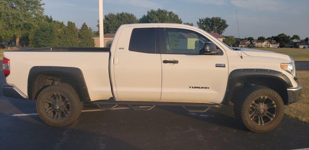 low miles 2015 Toyota Tundra SR5 offroad