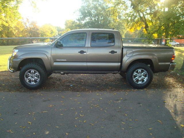 well equipped 2014 Toyota Tacoma SR5 offroad