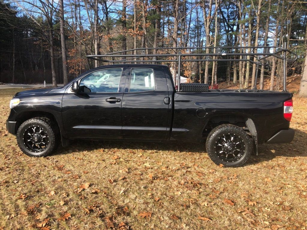 well maintained 2014 Toyota Tundra offroad