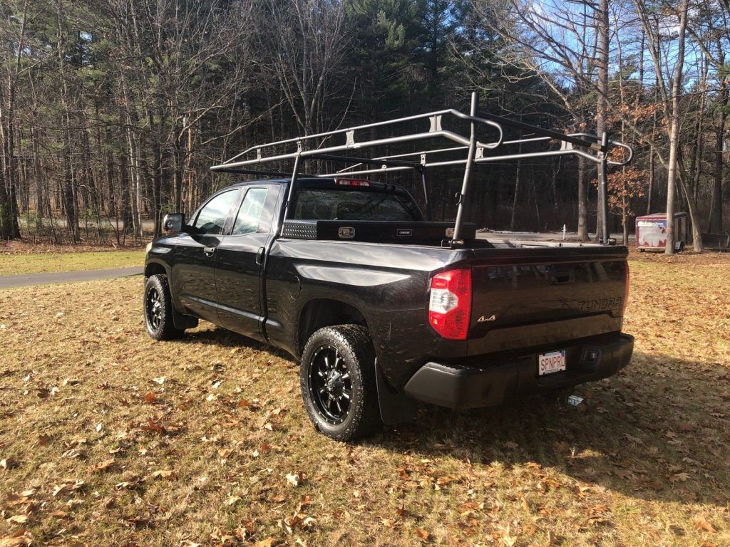 well maintained 2014 Toyota Tundra offroad