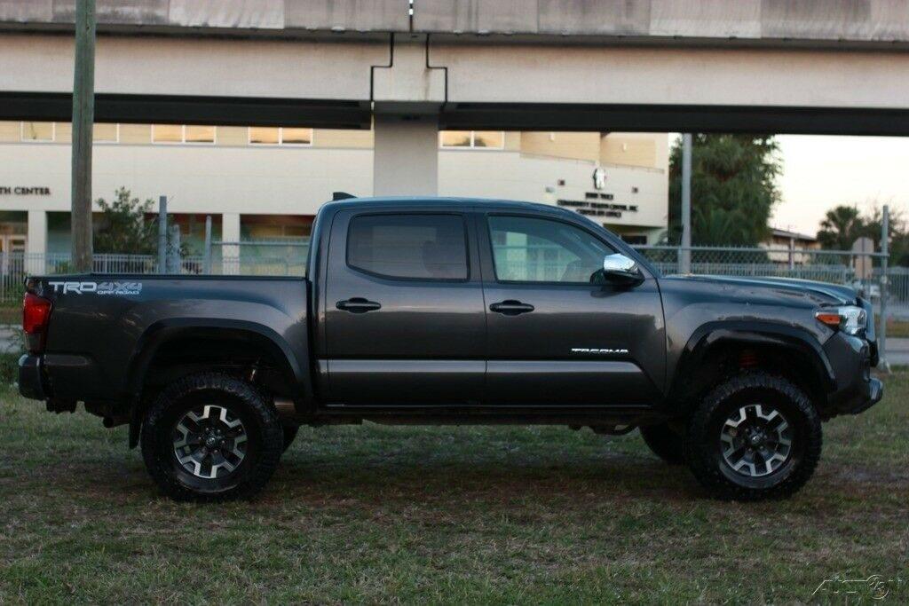 loaded with goodies 2018 Toyota Tacoma TRD Offroad