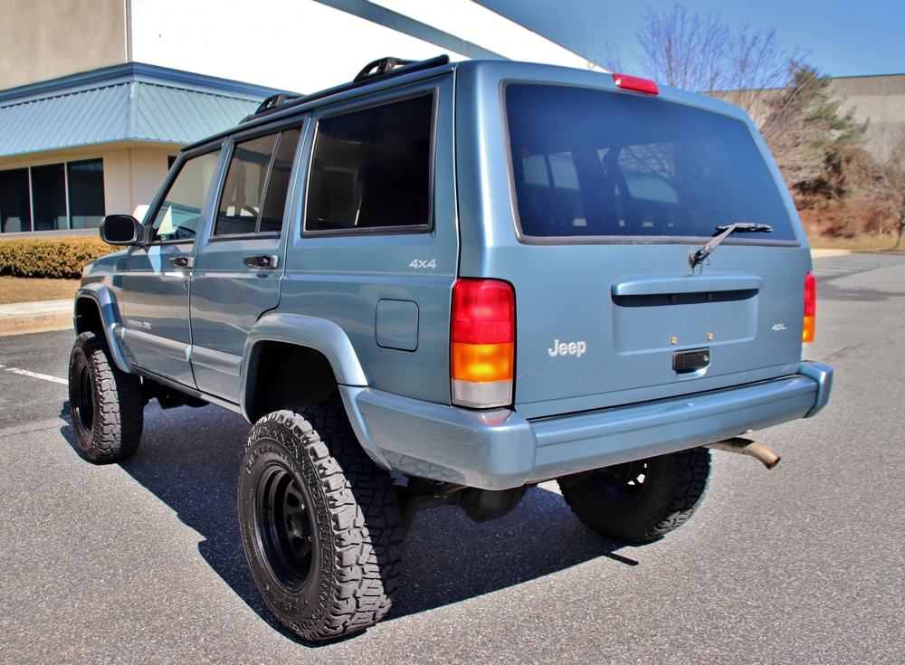 low miles 1999 Jeep Cherokee offroad