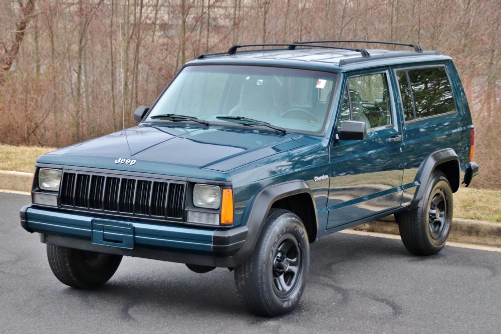 mint 1996 Jeep Cherokee offroad