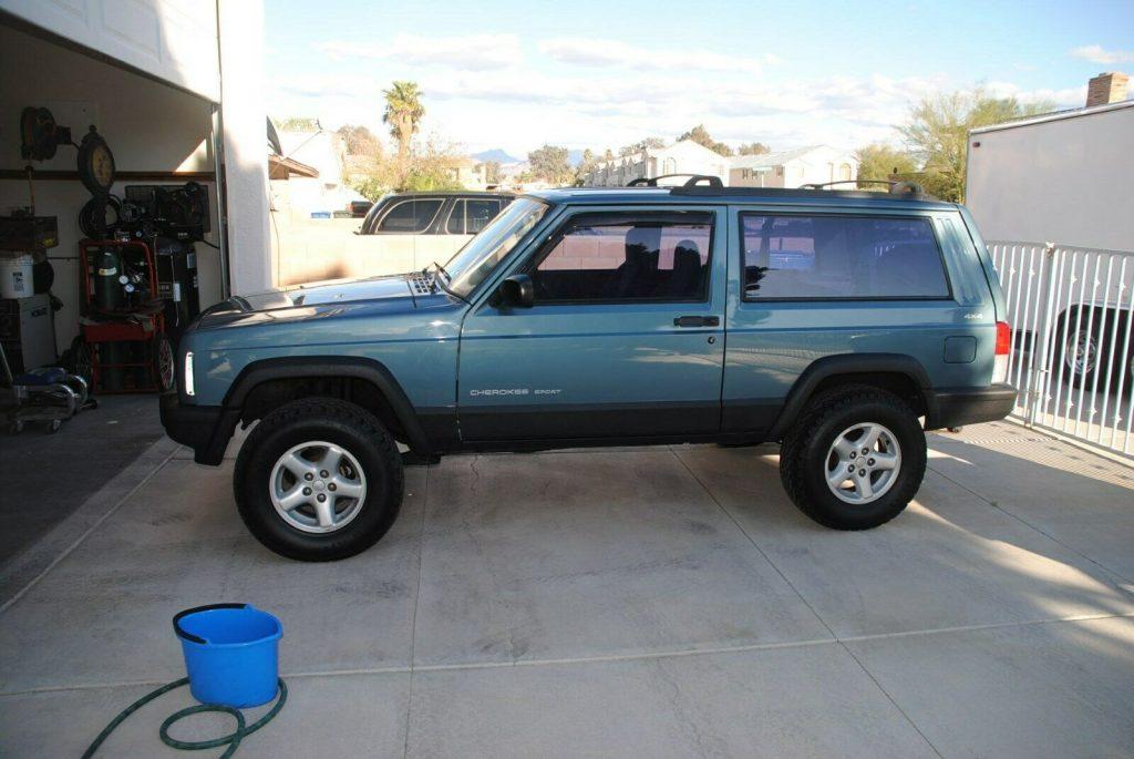 well maintained 1999 Jeep Cherokee SPORT offroad