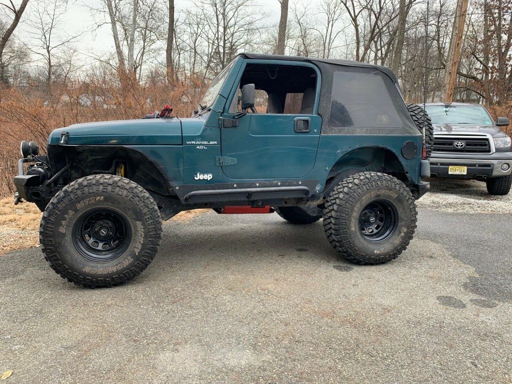 well modified 1998 Jeep Wrangler Sport offroad