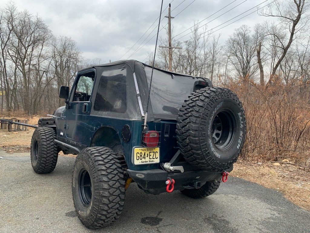 well modified 1998 Jeep Wrangler Sport offroad