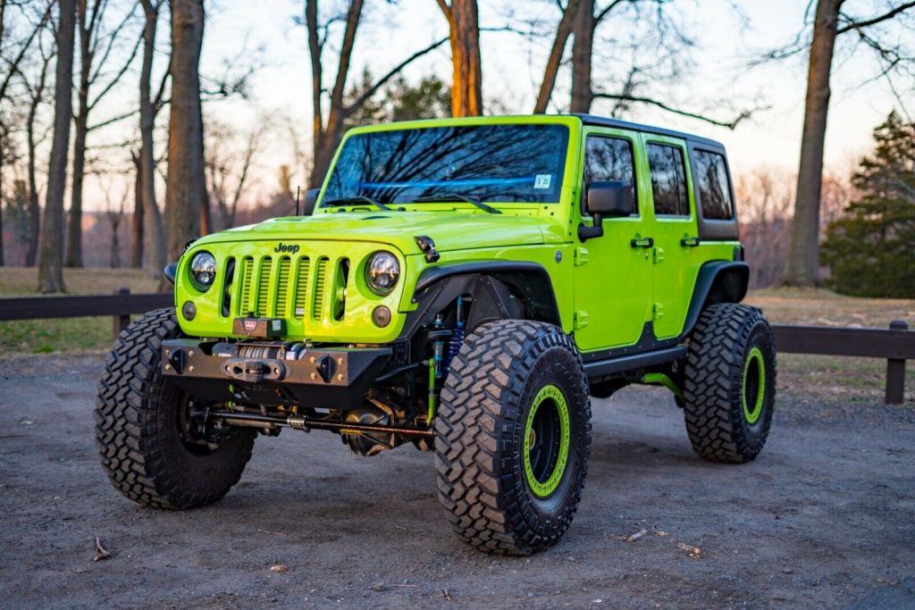 low miles 2012 Jeep Wrangler Rubicon offroad