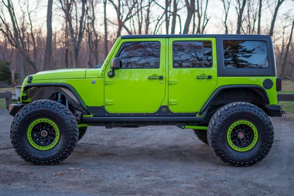 low miles 2012 Jeep Wrangler Rubicon offroad