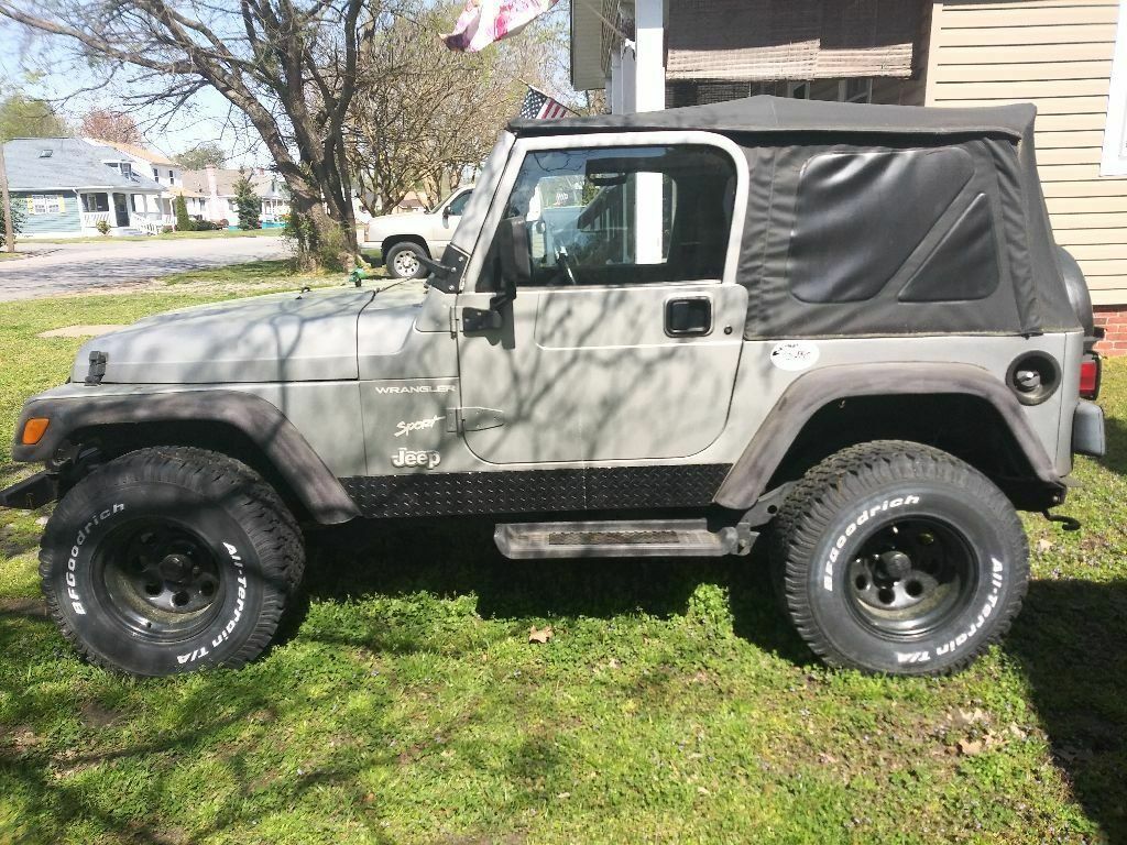 solid 2001 Jeep Wrangler offroad