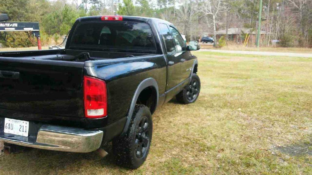 well maintained 2006 Dodge 2500 Power Wagon offroad