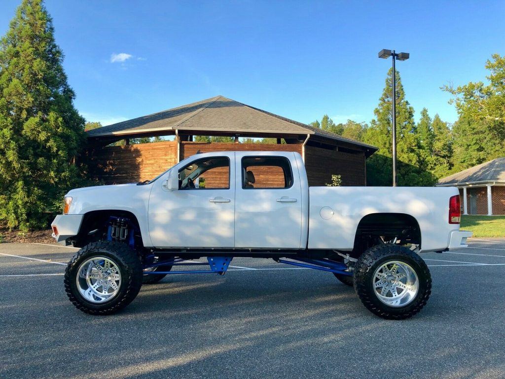 totally awesome 2011 GMC Sierra 2500 SLT offroad