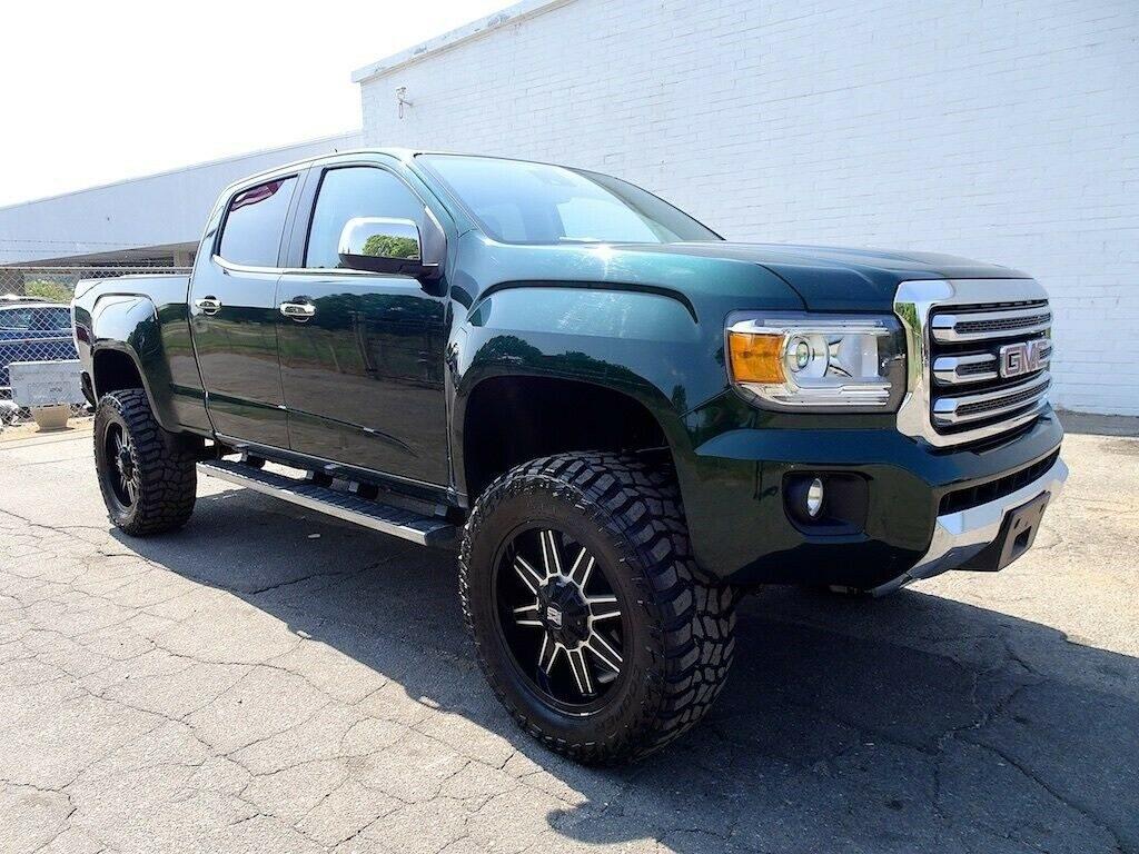 lifted 2015 GMC Canyon SLT offroad