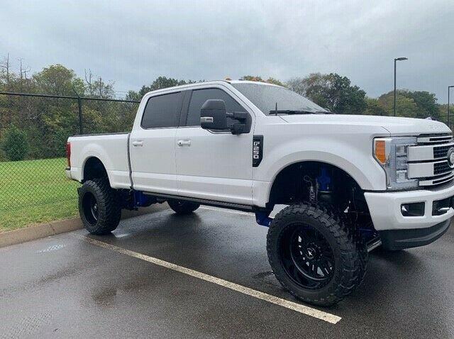 low miles 2017 Ford F 250 Platinum 6.7L Powerstroke offroad