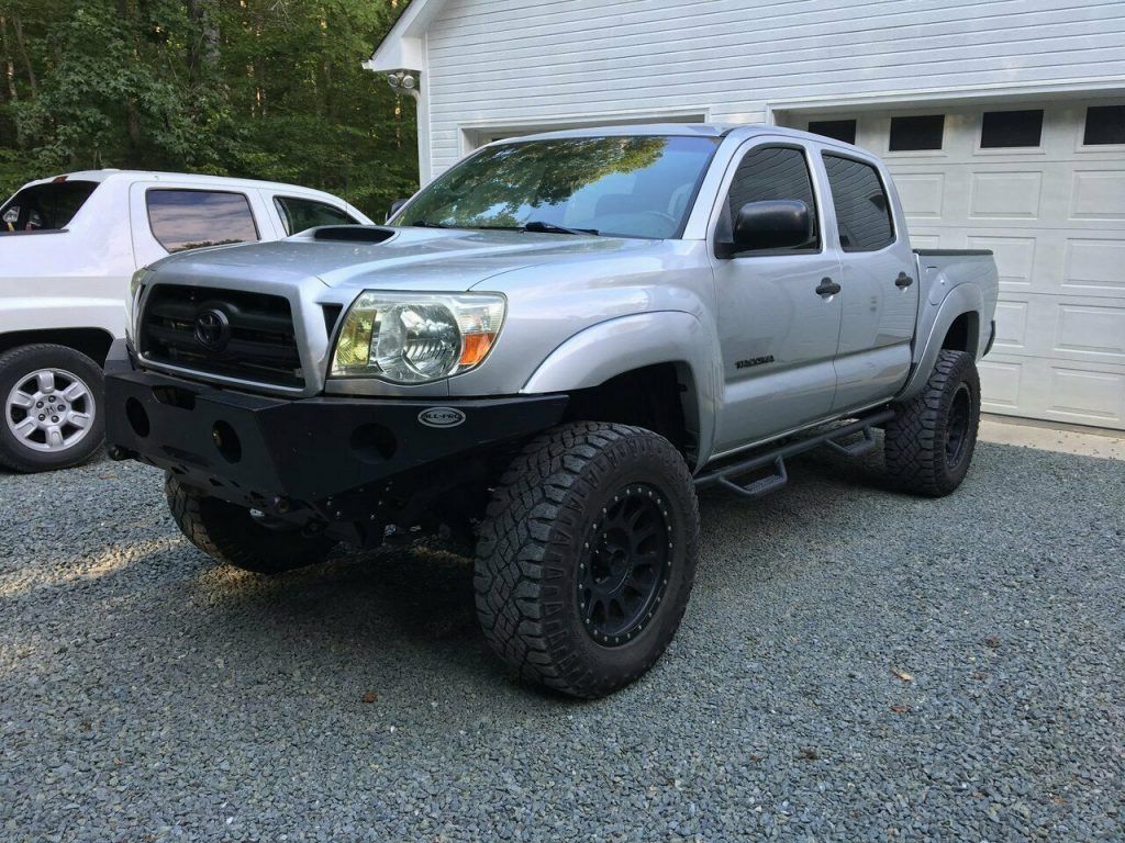 well modified 2007 Toyota Tacoma Double Cab offroad