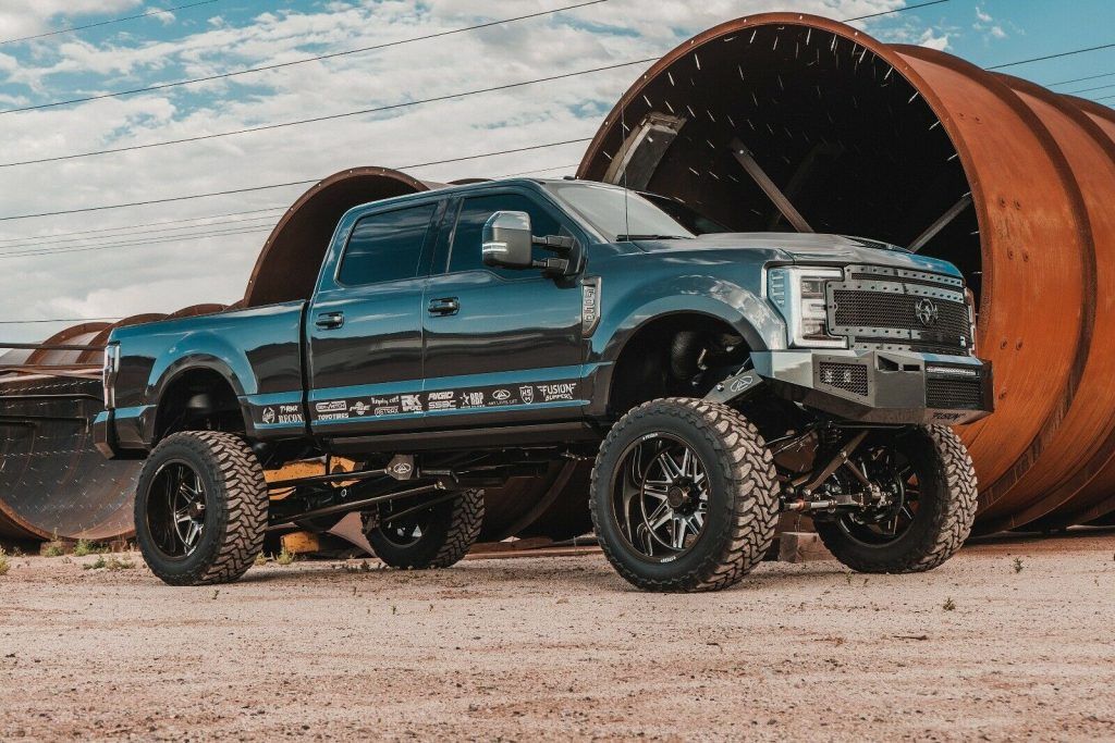well modified 2017 Ford F 350 Platinum offroad