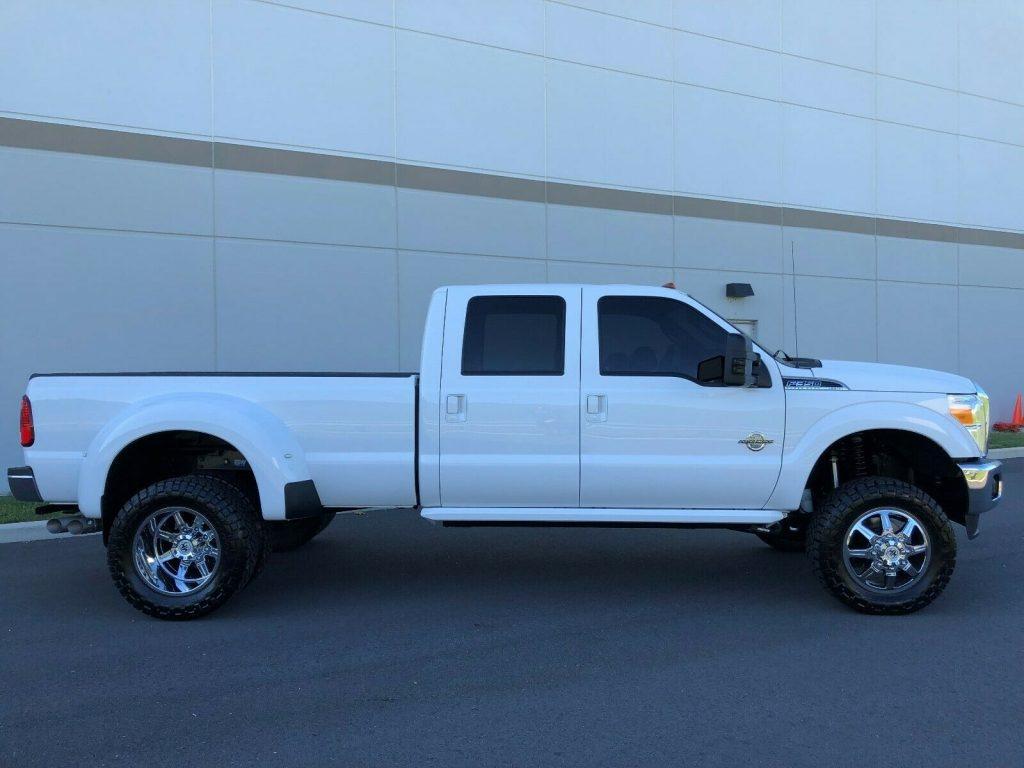well optioned 2016 Ford F 350 LARIAT offroad