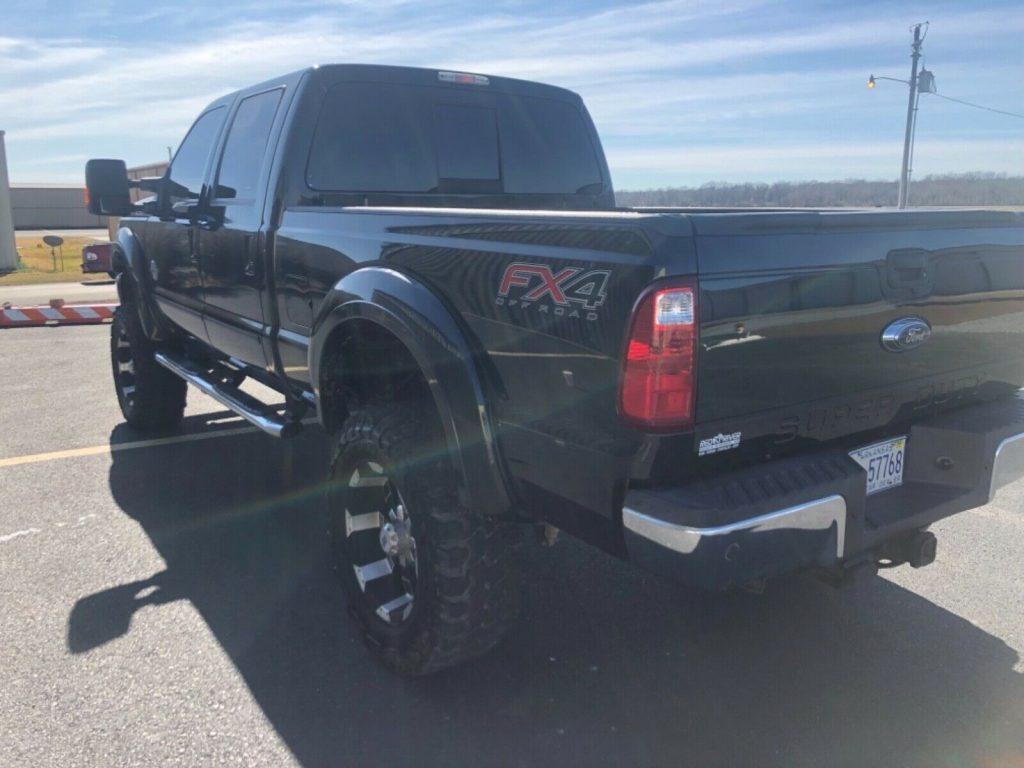 fully loaded 2015 Ford F 350 Lariat 4×4 offroad