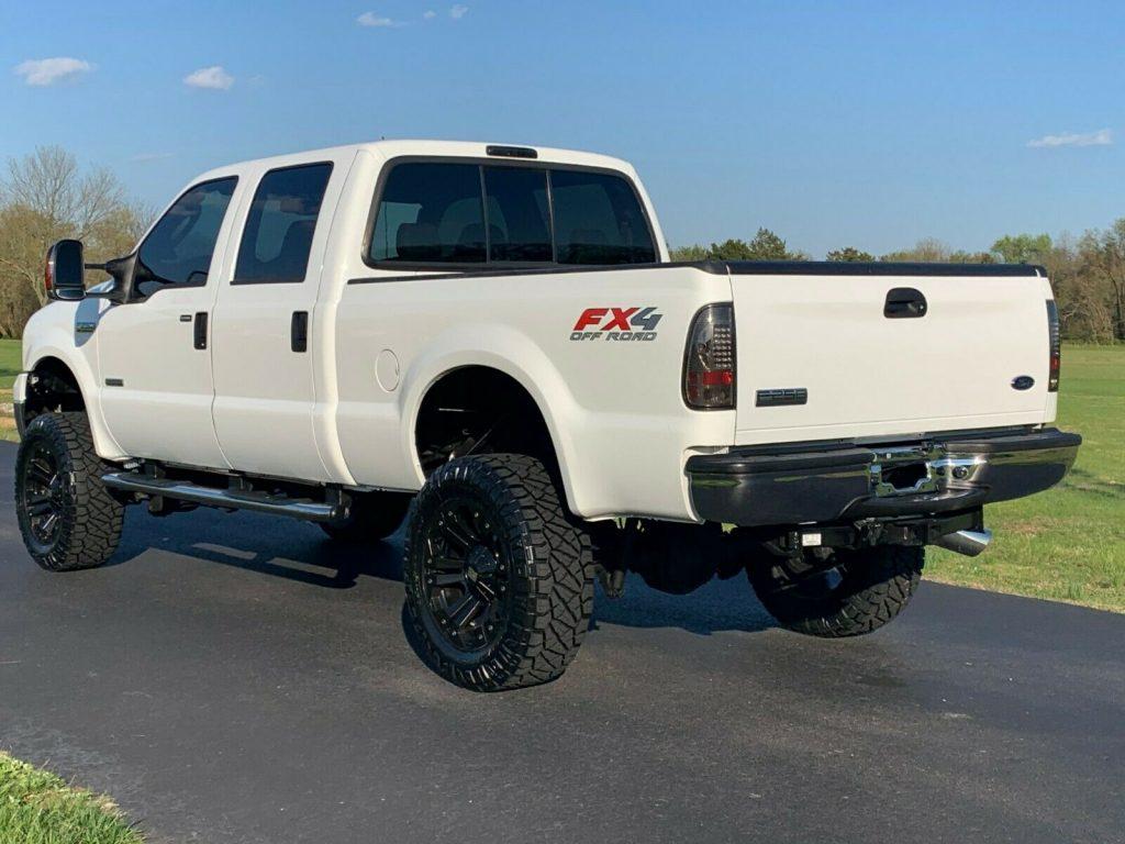 detailed 2006 Ford F 250 Lariat Diesel offroad