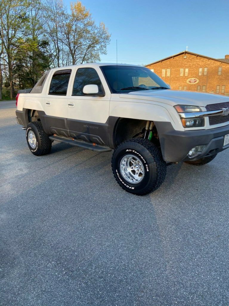 never offroaded 2003 Chevrolet Avalanche K1500 offroad