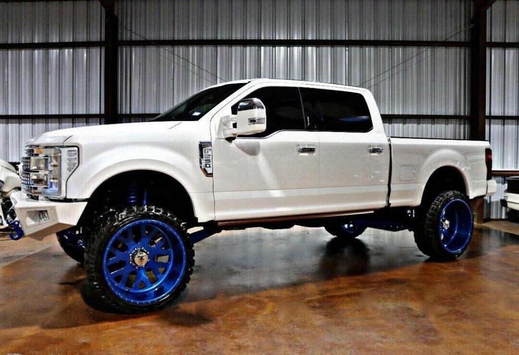 well modified 2017 Ford F 250 Super DUTY offroad