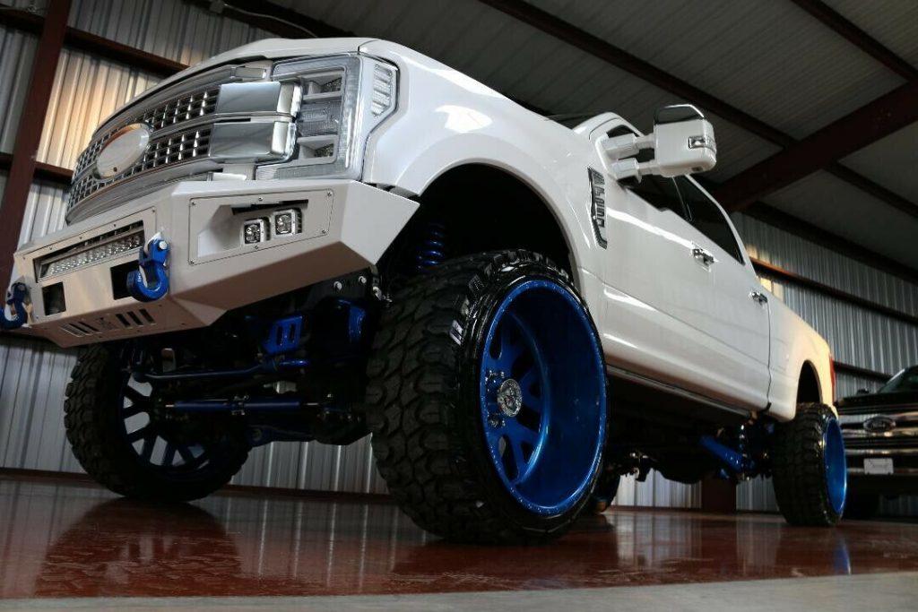 well modified 2017 Ford F 250 Super DUTY offroad